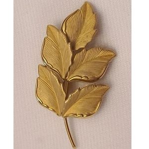 Vintage Leaf brooch by CRCO 12kgf